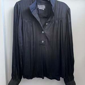 By Relaxed Shimmer Blouse
